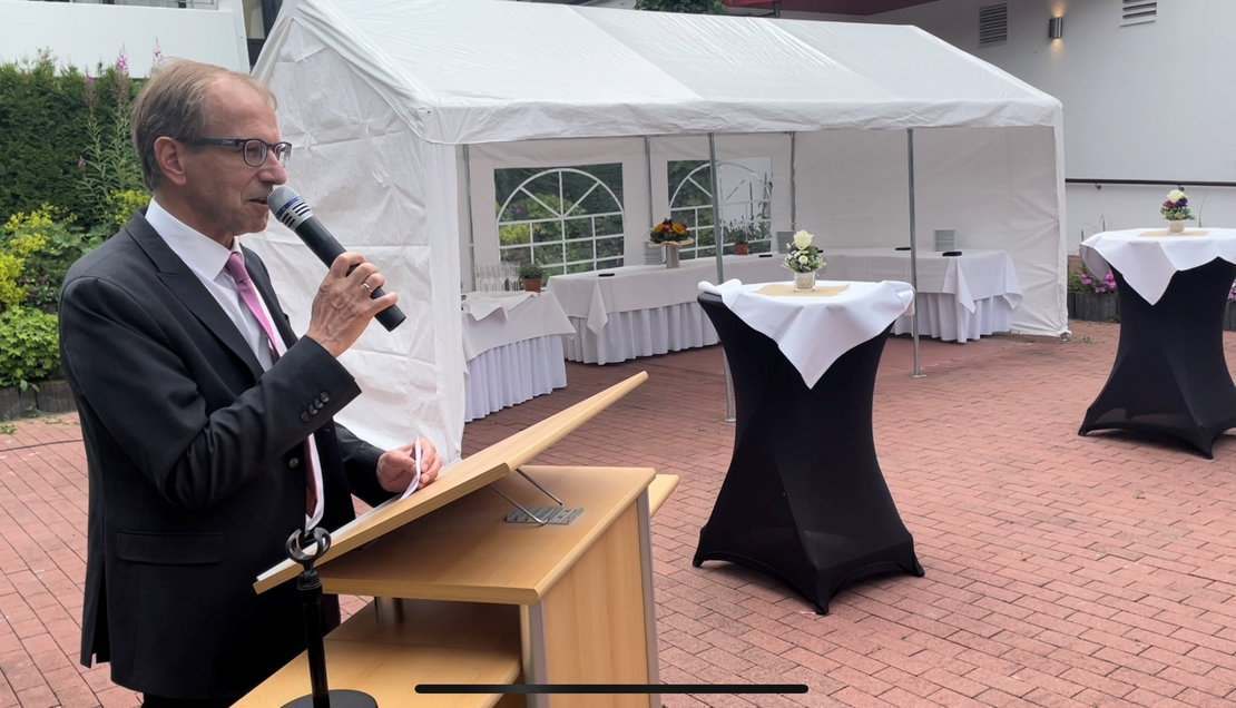 Dr. Christoph Bartsch, amtierender Bürgermeister der Stadt Brilon bei der Würdigung seines Vorgängers